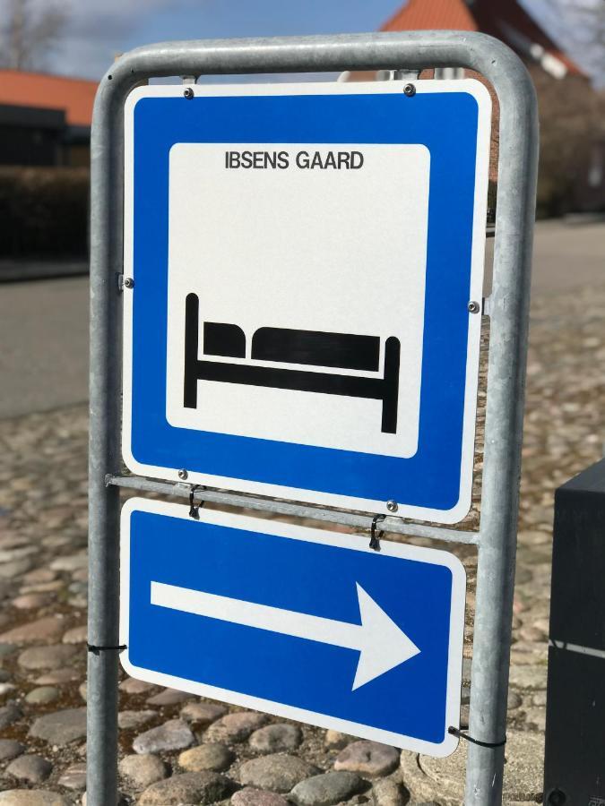 Ibsens Gaard Hotel Ebeltoft Bagian luar foto